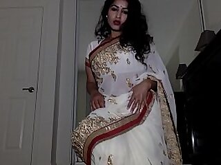 Unaccompanied Aunty Debilitating Indian Costume with Tika Lengths Possessions Uncovered Flashes Honeypot